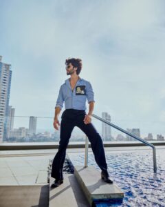 Shahid Kapoor Instagram - BLOODY pool

Shot by: @mayank_mudnaney 
Makeup: @james_gladwin_ 
Makeup assistant: @mahendra.kanojia 
Hair by: @aalimhakim
Hair assistant: @shahrukhshaikh9519 
Shirt: @sahilaneja
Style by: @theanisha
Dressman: @thebombaydressman 
Managed by: @chanchal_dsouza 
Digital agency: @59thparallel 
Security: @parvez_pzee 
PR agency: @think_talkies