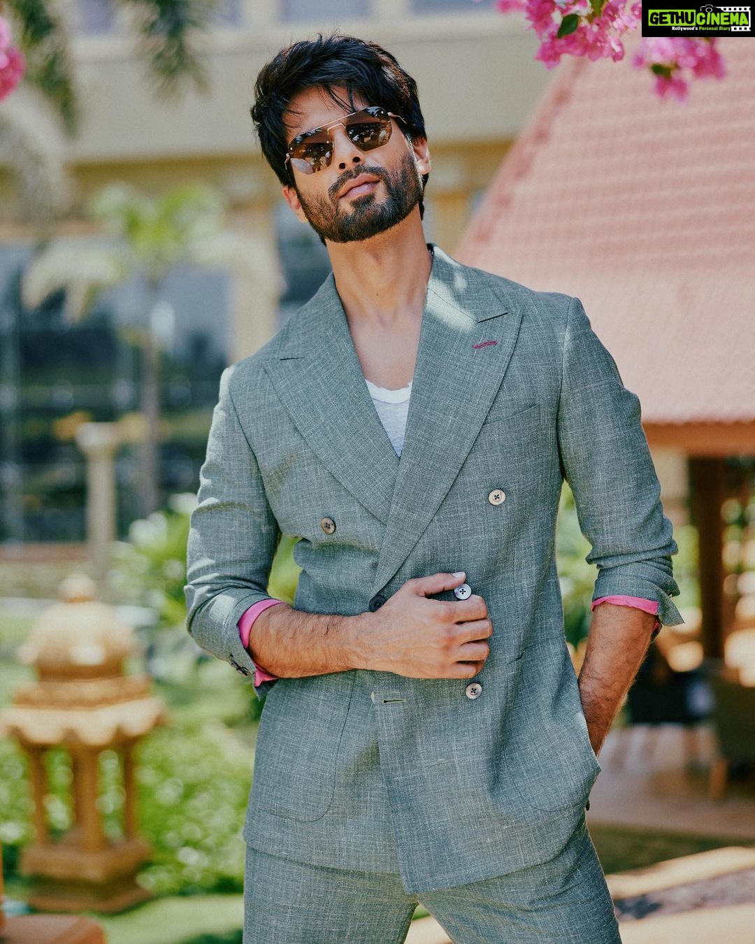 Shahid Kapoor - 3.1 Million Likes - The sun is shining and it’s BLOODY daddy time.
Shot by: @mayank_mudnaney
Makeup: @james_gladwin_
Makeup assistant: @mahendra.kanojia
Hair by: @aalimhakim
Hair assistant: @shahrukhshaikh9519
Outfit: @osmanabdulrazak
Shoes: @shutiqofficial
Style by: @theanisha
Dressman: @thebombaydressman
Managed by: @chanchal_dsouza
Digital agency: @59thparallel
Security: @parvez_pzee
PR agency: @think_talkies