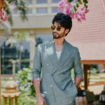 Shahid Kapoor Instagram - The sun is shining and it’s BLOODY daddy time. Shot by: @mayank_mudnaney Makeup: @james_gladwin_ Makeup assistant: @mahendra.kanojia Hair by: @aalimhakim Hair assistant: @shahrukhshaikh9519 Outfit: @osmanabdulrazak Shoes: @shutiqofficial Style by: @theanisha Dressman: @thebombaydressman Managed by: @chanchal_dsouza Digital agency: @59thparallel Security: @parvez_pzee PR agency: @think_talkies