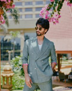 Shahid Kapoor Instagram - The sun is shining and it’s BLOODY daddy time.

Shot by: @mayank_mudnaney 
Makeup: @james_gladwin_ 
Makeup assistant: @mahendra.kanojia 
Hair by: @aalimhakim
Hair assistant: @shahrukhshaikh9519 
Outfit: @osmanabdulrazak
Shoes: @shutiqofficial
Style by: @theanisha 
Dressman: @thebombaydressman 
Managed by: @chanchal_dsouza 
Digital agency: @59thparallel 
Security: @parvez_pzee 
PR agency: @think_talkies