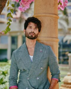 Shahid Kapoor Instagram - The sun is shining and it’s BLOODY daddy time.

Shot by: @mayank_mudnaney 
Makeup: @james_gladwin_ 
Makeup assistant: @mahendra.kanojia 
Hair by: @aalimhakim
Hair assistant: @shahrukhshaikh9519 
Outfit: @osmanabdulrazak
Shoes: @shutiqofficial
Style by: @theanisha 
Dressman: @thebombaydressman 
Managed by: @chanchal_dsouza 
Digital agency: @59thparallel 
Security: @parvez_pzee 
PR agency: @think_talkies