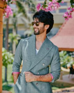 Shahid Kapoor Instagram - The sun is shining and it’s BLOODY daddy time.

Shot by: @mayank_mudnaney 
Makeup: @james_gladwin_ 
Makeup assistant: @mahendra.kanojia 
Hair by: @aalimhakim
Hair assistant: @shahrukhshaikh9519 
Outfit: @osmanabdulrazak
Shoes: @shutiqofficial
Style by: @theanisha 
Dressman: @thebombaydressman 
Managed by: @chanchal_dsouza 
Digital agency: @59thparallel 
Security: @parvez_pzee 
PR agency: @think_talkies