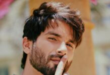 Shahid Kapoor Instagram - The sun is shining and it’s BLOODY daddy time. Shot by: @mayank_mudnaney Makeup: @james_gladwin_ Makeup assistant: @mahendra.kanojia Hair by: @aalimhakim Hair assistant: @shahrukhshaikh9519 Outfit: @osmanabdulrazak Shoes: @shutiqofficial Style by: @theanisha Dressman: @thebombaydressman Managed by: @chanchal_dsouza Digital agency: @59thparallel Security: @parvez_pzee PR agency: @think_talkies