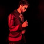 Shahid Kapoor Instagram - BLOODY DADDY 🔥🚨 Shot by: @_psudo_ Makeup: @james_gladwin_ Makeup assistant: @mahendra.kanojia Hair by: @aalimhakim Hair assistant: @shahrukhshaikh9519 Outfit: @dhruvvaish Style by: @theanisha Dressman: @thebombaydressman Managed by: @chanchal_dsouza Digital agency: @59thparallel Security: @parvez_pzee