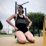 Shalmali Kholgade Instagram - Working out in a park in great weather is such a vibe!! Having said that, today’s Ab Circuit was PAINFUL 😓 @swapneelhazare is overreaching on my behalf 😅 still, thank you for making me push! Still haven’t been able to do the program like you’ve written it. In time I hope I will!! @shieldfitness360 @gandhar8793 West Hollywood Park