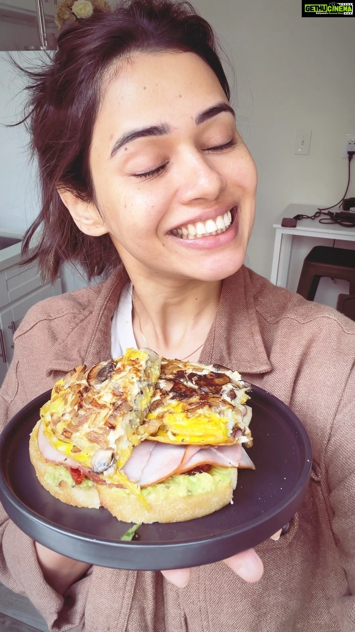 Shalmali Kholgade - 1.1K Likes - Part of my self improvement on this trip is to cook every meal. I’m beginning to really believe that my breakfast sandwich is irreplaceable. Here’s how I’ve been making it.
#homecookedmeal #breakfast #breakfastsandwich