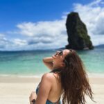 Shivshakti Sachdev Instagram - what a world 💙 #krabi #love #blessing #blessed #just #grateful #happytimes #beaches #life Krabi,thailand