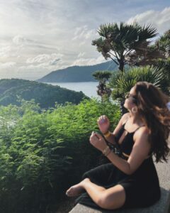 Shivshakti Sachdev Instagram - a lover of sunsets 

#thailand #love #holiday #sunset #just #happytime #grateful #blessed #friends