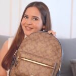 Shivshakti Sachdev Instagram - What's in my Bag ( holiday edition ) #reels #travel #inmybag #travelessentials