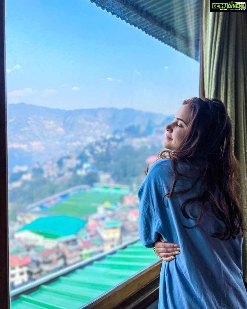 Shivshakti Sachdev Instagram - Are you a morning person? #peace #smile #sikkimtourism #gangtok #indiatravels