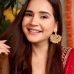 Shivshakti Sachdev Instagram - Wedding Saga with SS Dewy Makeup Look Primer : @maybelline Dewy and Smooth Foundation : @maybelline FIT ME Color Corrector : @kaybykatrina Peach Concealer : @maybelline FIT ME Bronzer : @rimmellondonindia Blush : @esteelauderin Lipstick @maccosmeticsindia Yash Highlighter @kaybykatrina #grwm #makeup #subtlemakeup #makeuptrend #beautytutorial