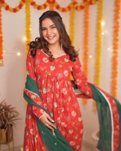 Shivshakti Sachdev Instagram - Wedding Saga with SS I Heart You guys for always showering so much love! Grateful 🧿 Outfit 1 @the_clothing_rack_ Outfit 2 @fittingroomcouture Outfit 3 @fittingroomcouture Outfit 4 @truebrowns Outfit 5 @pink_cactii #weddingoutfits #indianoutfits #traditionaloutfit #designeroutfits #ethniclook #ethniclove