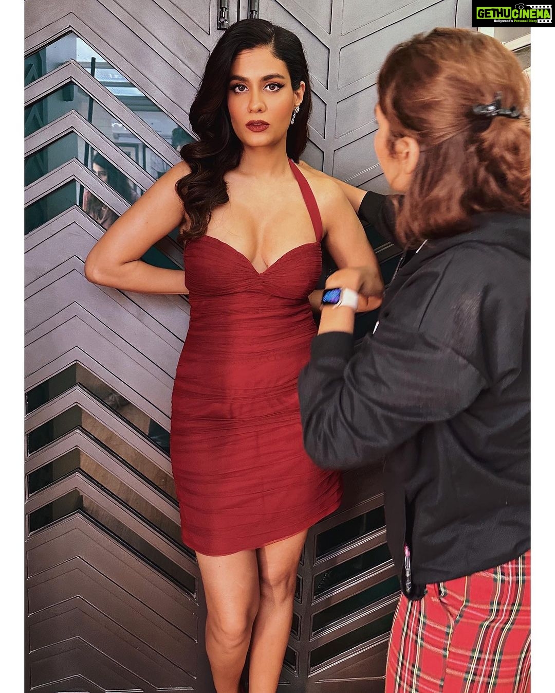 Shreya Dhanwanthary - 123.1K Likes - एक गुलाबी शाम with #yummyamini
.
@rajanddk @d2r_films @netflix_in @costumesbyneha @taskeen_c @jyoti.mandre_makeover @bazziinngaaa