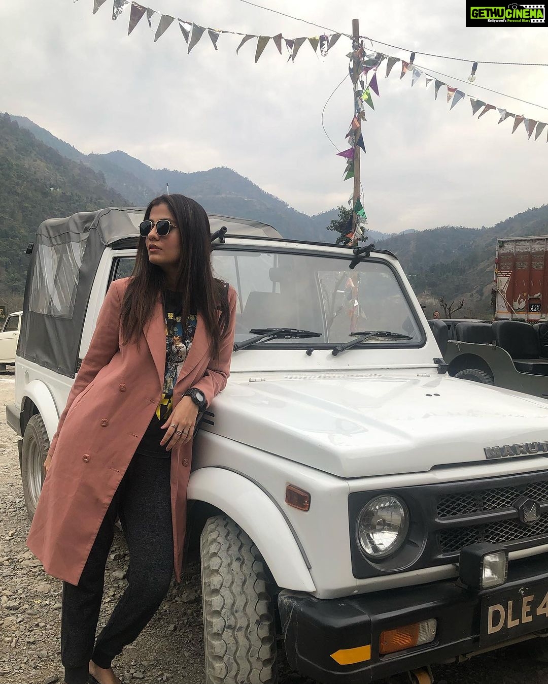 Shreya Dhanwanthary Instagram - When I set foot into Gulaabgunj . @rajanddk @netflix_in @rajkummar_rao @dqsalmaan @gouravadarsh @tjbhanu @gulshandevaiah78 @iamsumankumar @sumitaroraa @poojagor @vipin.sta @jogimallang @thisisnilesdivekar @iammanujsharma @goutamsharmaa191 @gouravsharmaa191 @tanishqchaudhary_ @krishrao_official @suhanisethi_ @araham.sawant @d2r_films @amanpant02 @manishamakwana18 #satishkaushik