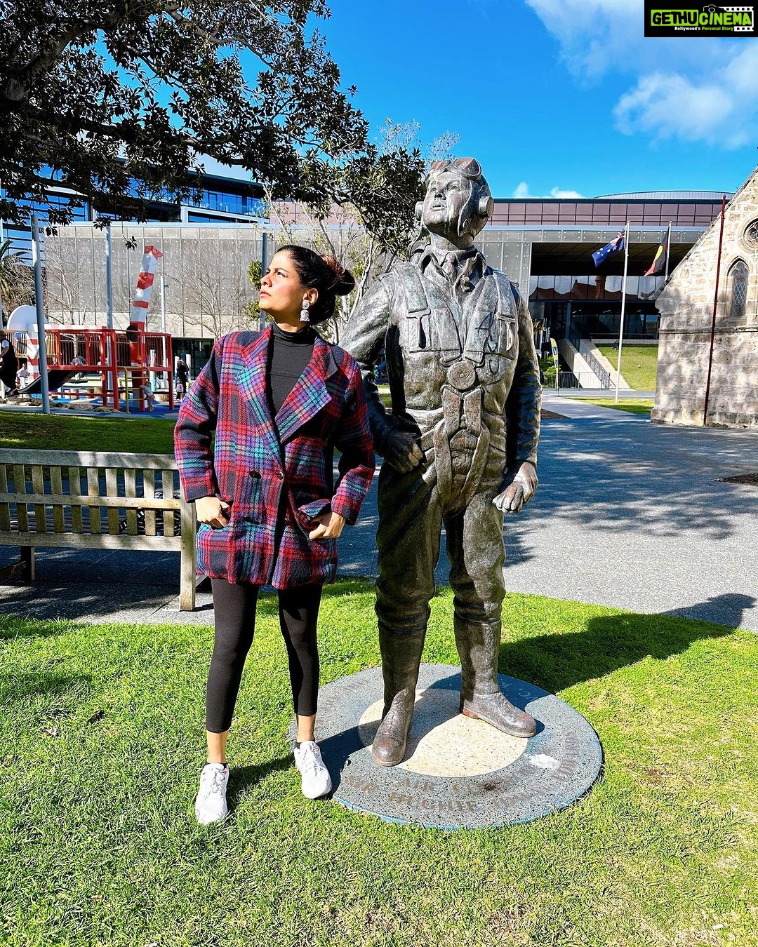 Shreya Dhanwanthary Instagram - Fremantle . @australia @visitperth @cityofperth @fremantlemarkets @visitfremantle @twofeetperth @mipalkarofficial @manishamakwana18 @strange_company_fremantle @westernaustralia #wathedreamstate #seeaustralia Fremantle, Western Australia