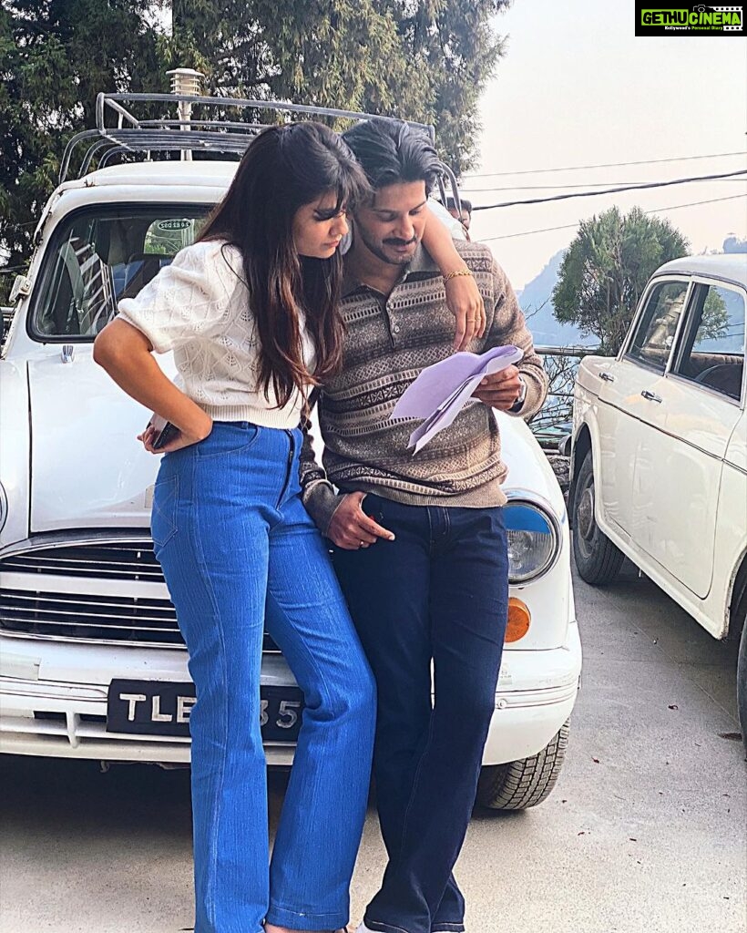 Shreya Dhanwanthary Instagram - Reunited with this new and upcoming actor after Chup! @dqsalmaan . Yamini & Arjun 🌹 (A BTS look at us working hard & hardly working) . @netflix_in @rajanddk @d2r_films @punkudge @costumesbyneha @manishamakwana18 #yummyamini