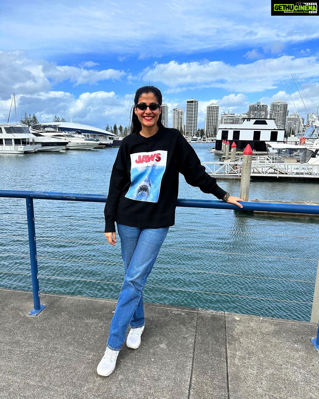 Shreya Dhanwanthary Instagram - Gold Coast-ing! . @australia @destinationgoldcoast @langhamgoldcoast @mipalkarofficial @manishamakwana18 @ayushi.20 @queensland @goldcoasthelitours Broadbeach, Queensland, Australia