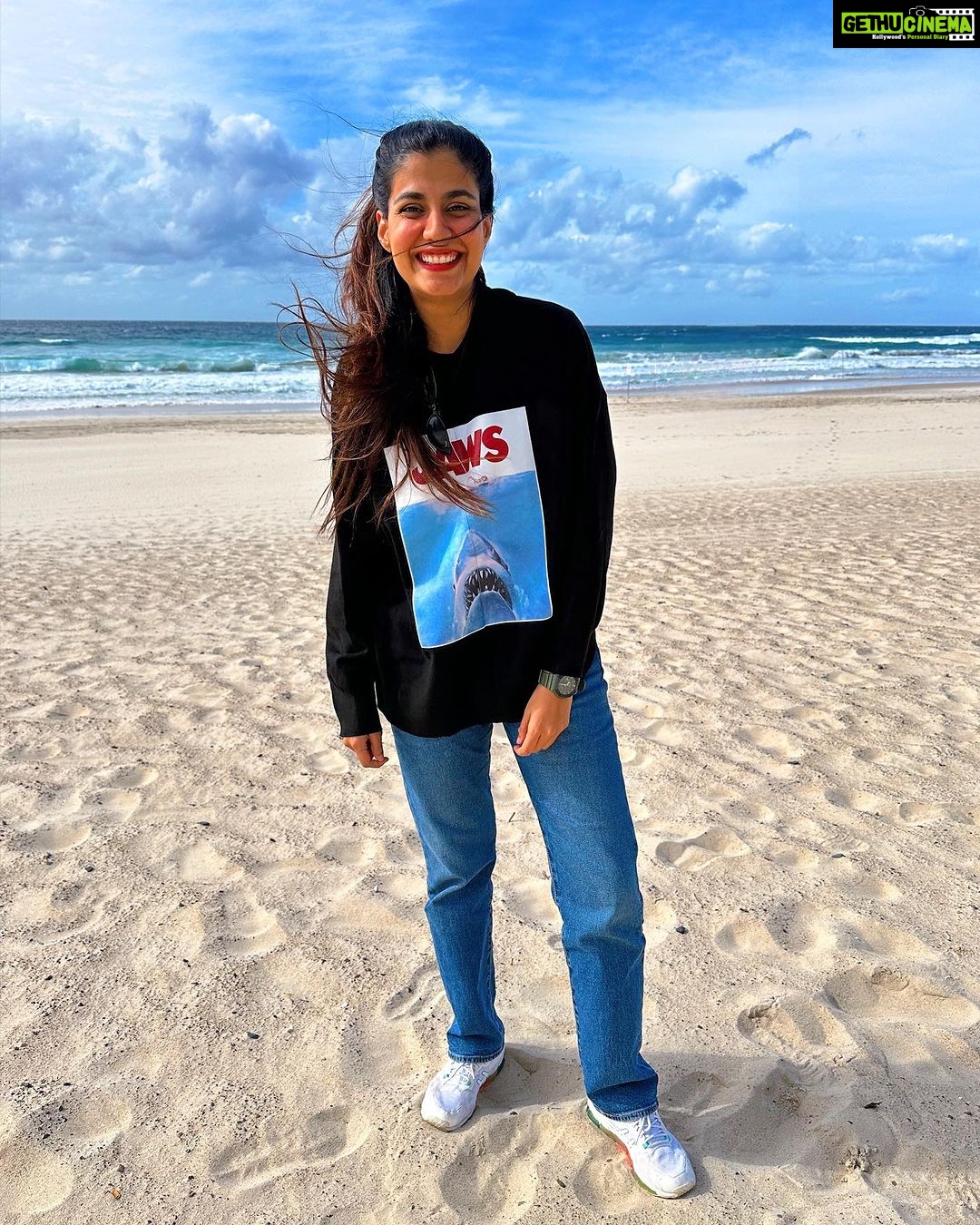 Shreya Dhanwanthary Instagram - Gold Coast-ing! . @australia @destinationgoldcoast @langhamgoldcoast @mipalkarofficial @manishamakwana18 @ayushi.20 @queensland @goldcoasthelitours Broadbeach, Queensland, Australia