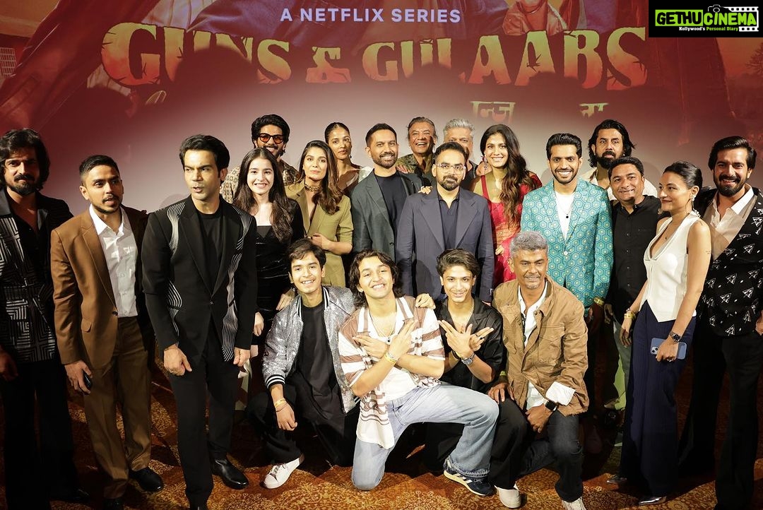 Shreya Dhanwanthary Instagram - We are Guns & Gulaabs. Dear audience, over to you. . @rajanddk @netflix_in @rajkummar_rao @dqsalmaan @gouravadarsh @tjbhanu @gulshandevaiah78 @iamsumankumar @sumitaroraa @poojagor @vipin.sta @jogimallang @thisisnilesdivekar @iammanujsharma @goutamsharmaa191 @gouravsharmaa191 @tanishqchaudhary_ @krishrao_official @suhanisethi_ @araham.sawant @d2r_films @amanpant02 #satishkaushik #yummyamini @costumesbyneha @manishamakwana18 @punkudge