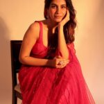 Shreya Dhanwanthary Instagram – Gulaab Loading…
.
For the Guns & Gulaabs premiere
@netflix_in @rajanddk @d2r_films @iamsumankumar @manishamakwana18  #yummyamini 
.
Photographed by @sjframes 

Styled by @bharati_kokane 

Hair & Makeup by @makeupnhairbyankita 

Wearing @sawangandhiofficial 
Jewels @akulyajewels @tsaraofficial