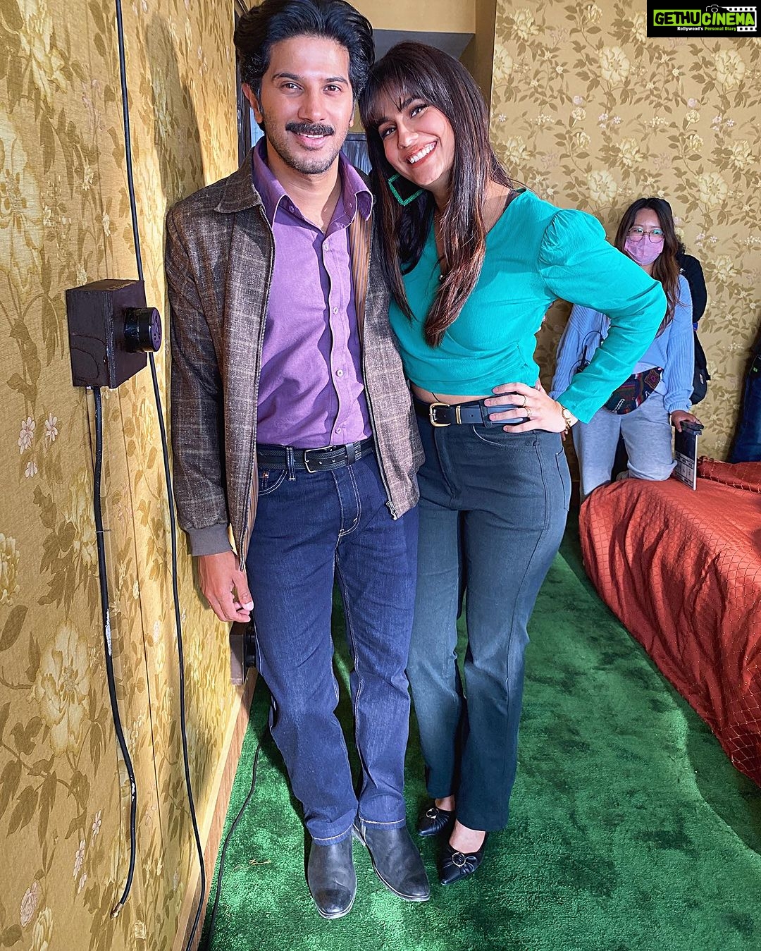 Shreya Dhanwanthary Instagram - Reunited with this new and upcoming actor after Chup! @dqsalmaan . Yamini & Arjun 🌹 (A BTS look at us working hard & hardly working) . @netflix_in @rajanddk @d2r_films @punkudge @costumesbyneha @manishamakwana18 #yummyamini