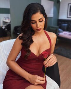 Shreya Dhanwanthary Instagram - एक गुलाबी शाम with #yummyamini 
.
@rajanddk @d2r_films @netflix_in @costumesbyneha @taskeen_c @jyoti.mandre_makeover @bazziinngaaa