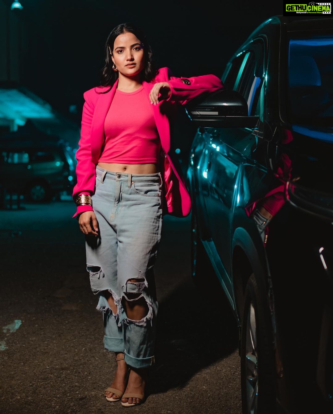 Siri Hanumanth Instagram - Dont just exist , live !! . . Wearing @zara Stylist @greeshma_krishna.k 📸 @chandu___7_