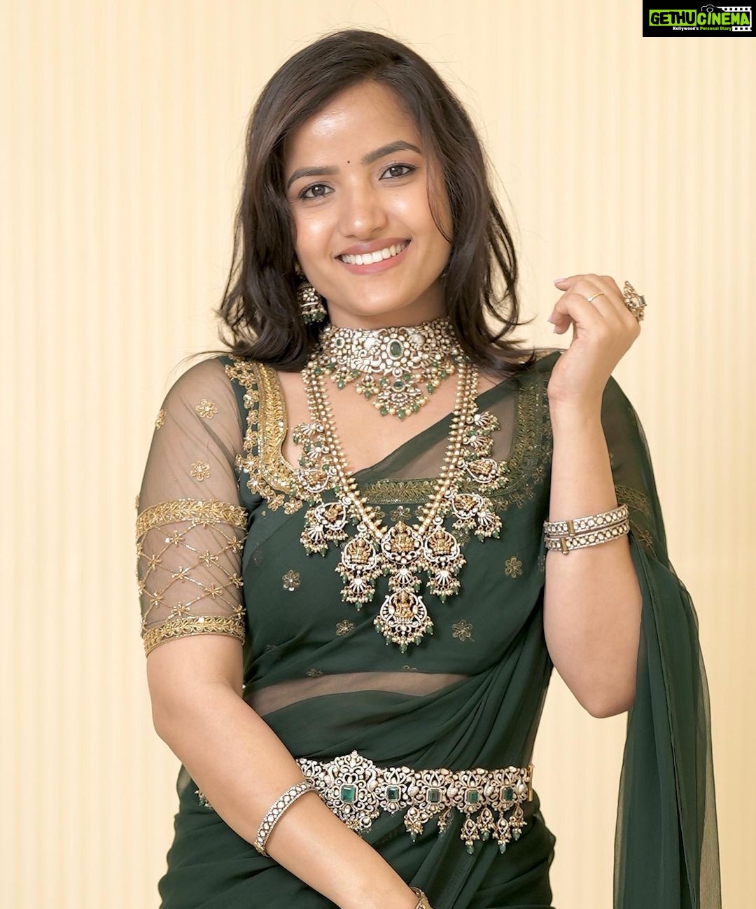 Siri Hanumanth Instagram - Our elegant diva @sirihanmanth in our exclusive victorian pieces crafted by the finest karigars in India. The finish, polish and quality are unmatchable. Grand inauguration of our 2nd store in Punjagutta on 13th May by our beautiful Shriya Saran at 10am. Don’t miss out our inaugural offers. ✨Inaugural Offer✨ ⭐️ Buy with 1,00,000 and get a 2 gram coin free ⭐️ Buy with 50,000 and get 1 gram gold coin free ⭐️ Buy with 25,000 and get 1/2 gram gold coin free