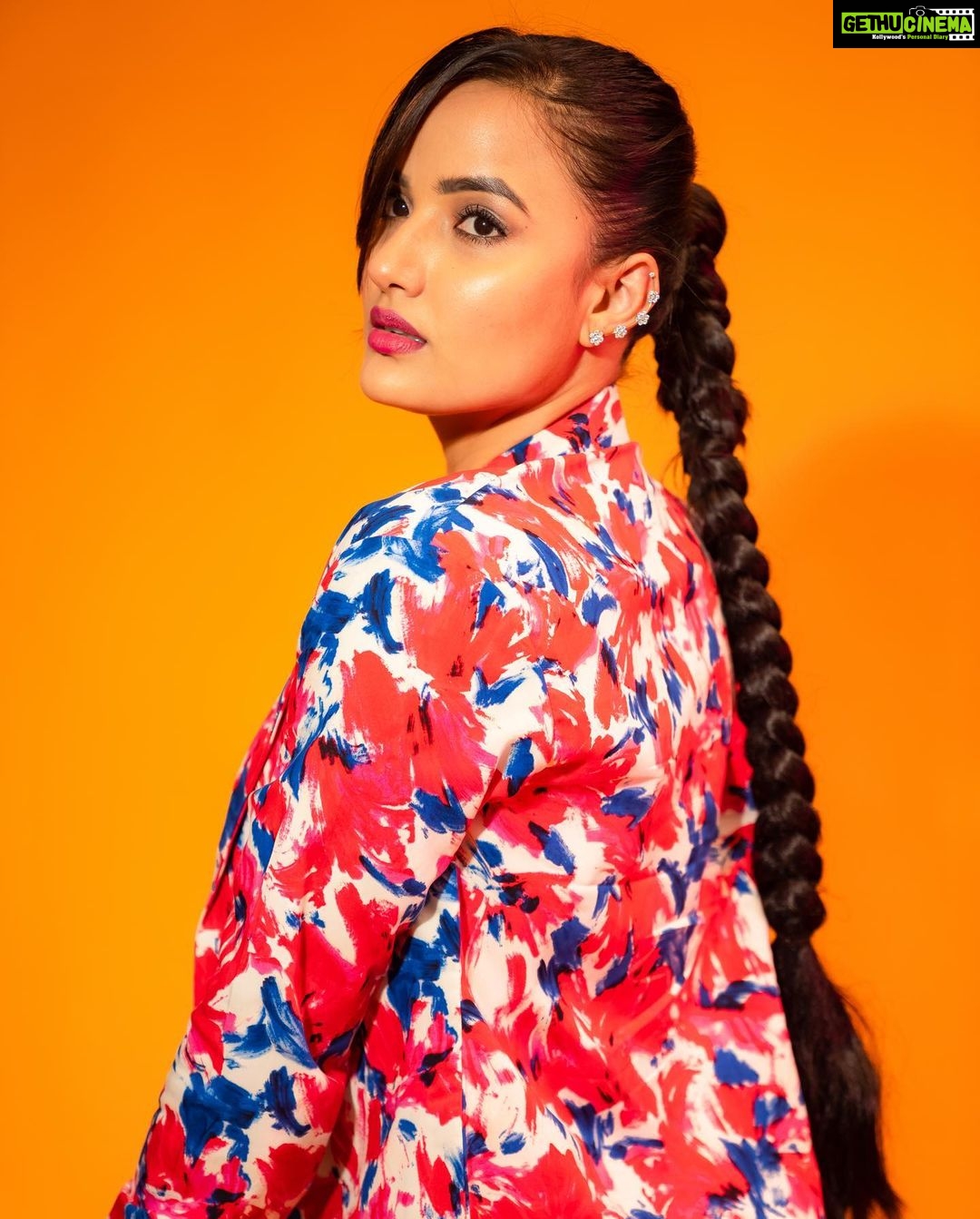 Siri Hanumanth Instagram - Progress, not perfection🥰 . . Wearing : @label_viko Stylist : @koushikisharma 📸 : @rollingcaptures