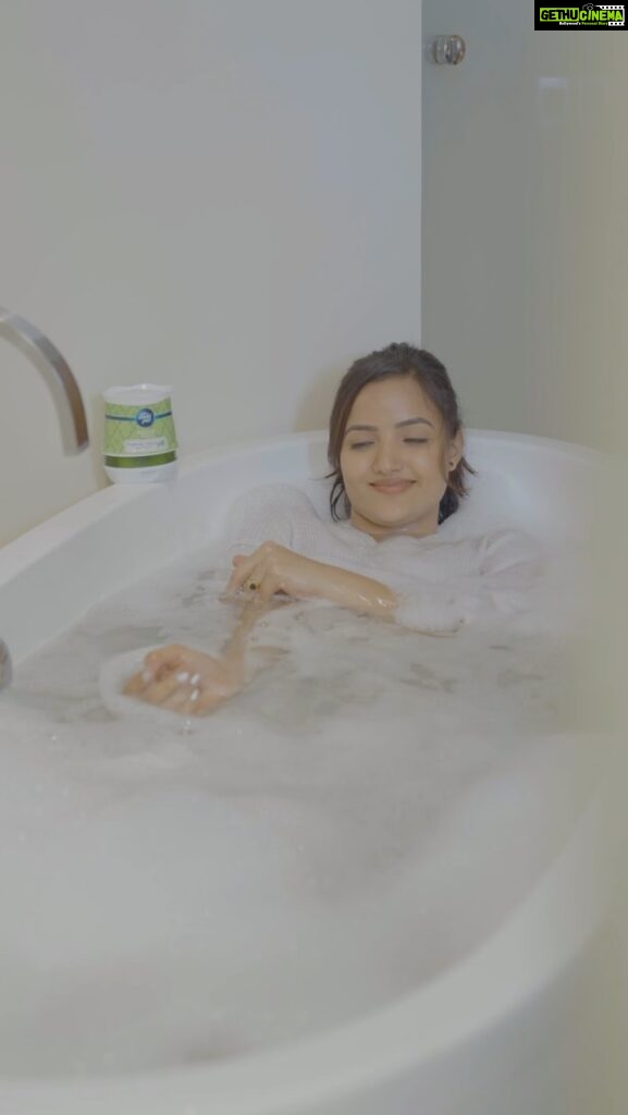 Siri Hanumanth Instagram - #AD I have never had such a relaxing spa experience before, feels like i have found my mood changer making my stressed days easier. All thanks to my go to product AmbiPur Lemongrass Home Gel that that leaves a soothing fragrance in every corner of my house. @ambipurin #AmbiPurHomeGel #SetTheMoodWithScentsSoGood #MoodtherapyCollection #breathehappy #ad