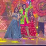 Siri Hanumanth Instagram - Super Duper Father’s Day event with Sirilluuuu 😍😇 Thanks fr the feedback guys! Keep showing love ❤️ @zeetelugu @viyaofficial @nitya.saxena1186 @sirihanmanth #anchorravi #hosting #eventanchoring