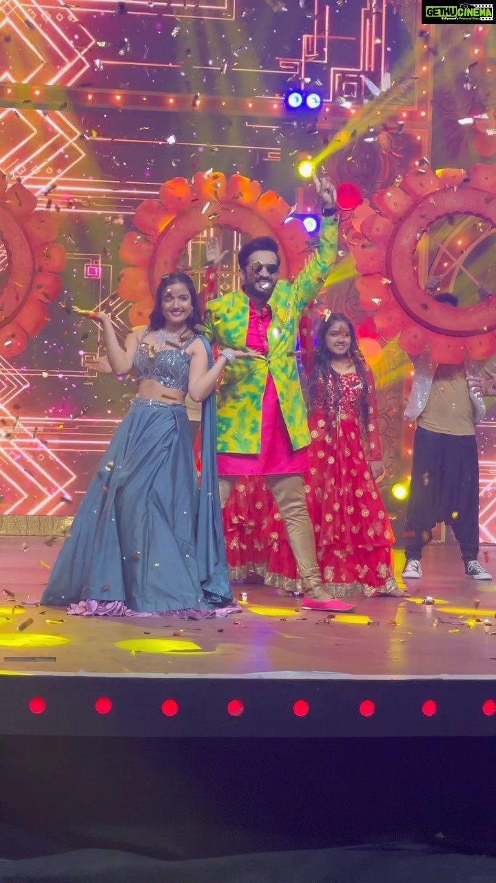Siri Hanumanth Instagram - Super Duper Father’s Day event with Sirilluuuu 😍😇 Thanks fr the feedback guys! Keep showing love ❤️ @zeetelugu @viyaofficial @nitya.saxena1186 @sirihanmanth #anchorravi #hosting #eventanchoring