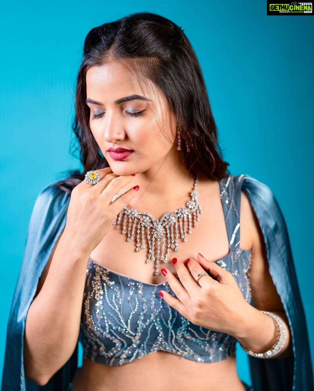 Siri Hanumanth Instagram - Wearing : @thefrillsandbows Stylist : @greeshma_krishna.k Jewellery : @karnikajewelshyd 📸 : @rollingcaptures