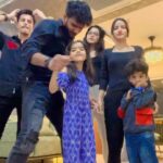 Siri Hanumanth Instagram – Andhaala Sandhadilo, Parvaala Pandhiri lo 🤙🎉🤩

House party things 😛😍

@viyaofficial 
@sirihanmanth 
@priyankasingh.official_ 
@anchorshiva 
@khan_mehraj 
@childartist_chaitu 
@nitya.saxena1186 
@kajalrj 
@anchorravi_offl