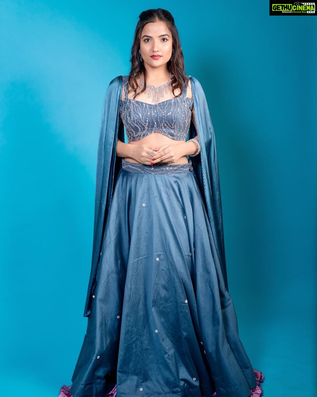 Siri Hanumanth Instagram - Wearing : @thefrillsandbows Stylist : @greeshma_krishna.k Jewellery : @karnikajewelshyd 📸 : @rollingcaptures