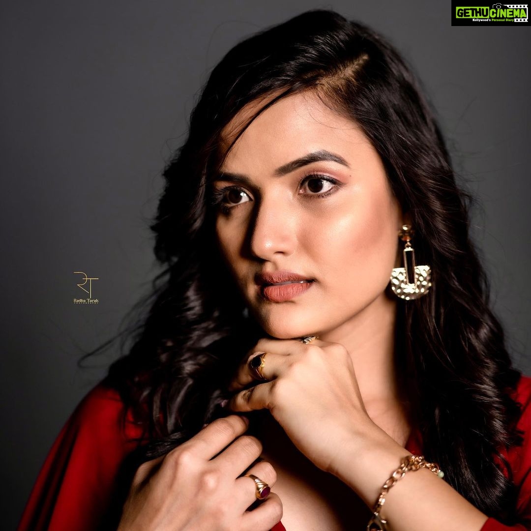 Siri Hanumanth Instagram - You do not just wakeup and become the butterfly!! Growth is a process ❤️ . . Wearing @gummadidalashashi.label Stylist @greeshma_krishna.k 🎥 @rt__photography_rt