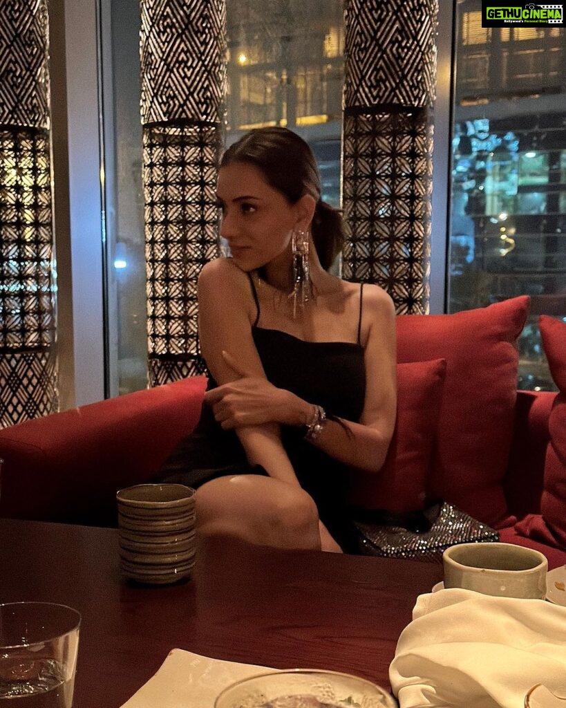 Smriti Khanna Instagram - Dubai Bling ✨ Jewellery @outhousejewellery Bag @prada 📍@zumadubai Zuma Dubai