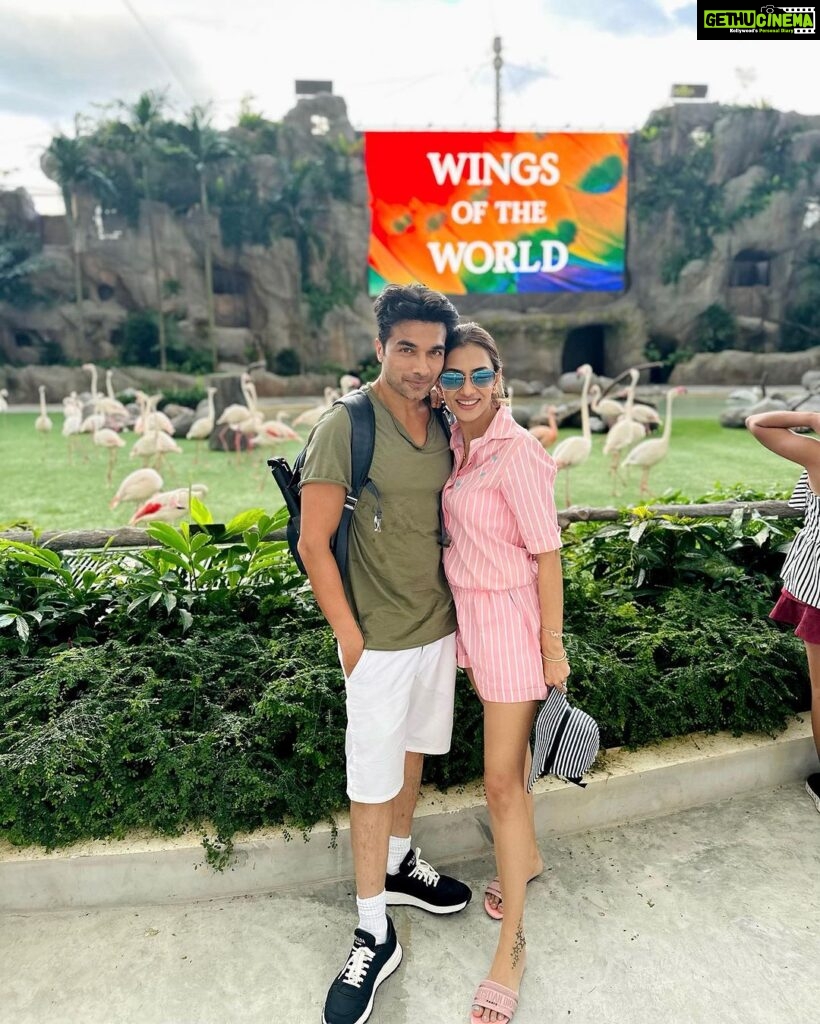 Smriti Khanna Instagram - It was a nostalgic trip and unforgettable experience in the beautiful realm of Bird Paradise in Singapore: The newly opened park has 8 immersive walk-through aviaries with over 3,500 birds. We watched the birds from across the world in their naturally designed habitats. The Wings of the World and Predators on Wings presentations at the Sky Amphitheatre left us in sheer amazement. You can also stand a chance to win a flight to Singapore and experience the all-new Bird Paradise at Mandai Wildlife Reserve. Head over to the pinned contest post on @mandaiwildlifereserve to join before the contest ends on 7 August. #TakeMeToParadise #BirdParadise @visit_singapore