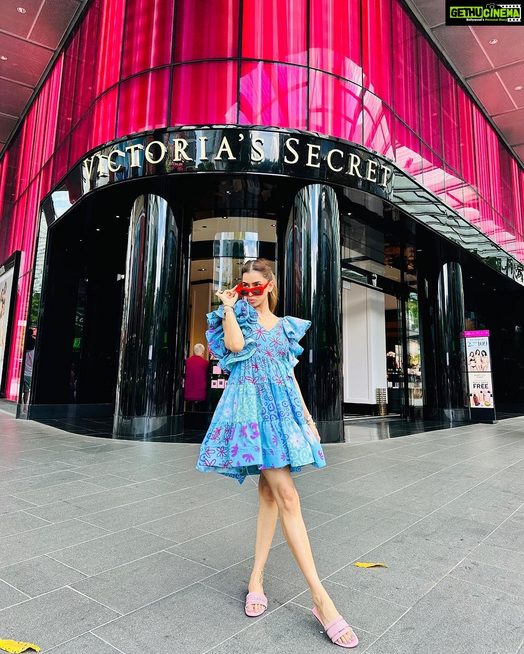 Smriti Khanna Instagram - Some unpublished content from our πΈπ¬ trip! #MemoriesForever Four Seasons Hotel Singapore