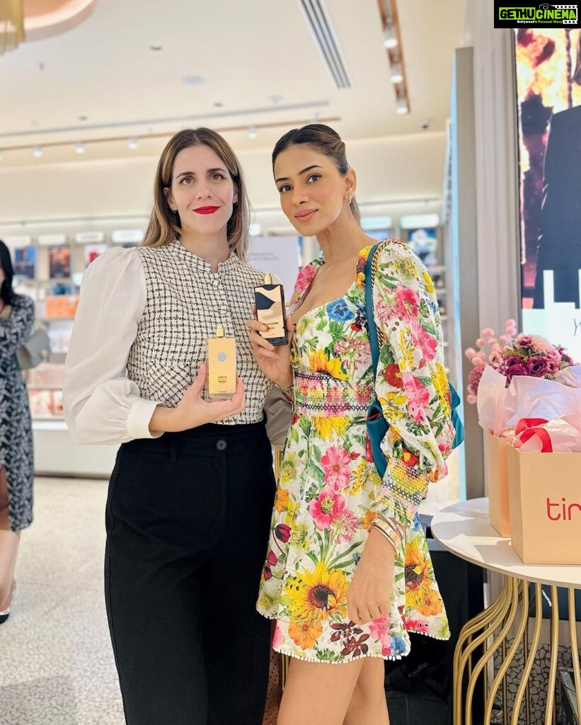 Smriti Khanna Instagram - Fragrance Wardrobing Masterclass with @memo.paris at @tirabeauty The whole session took me through a range of fragrances from @memo.paris and taught me how we can build a collection of scents to complement the season, a special occasion, outfits or even your mood of the day. @mdpindofficial Wearing @aliceandolivia