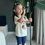 Smriti Khanna Instagram - Let's go in the new season with @hm @hmkids #HMKids Little miss Photographer at work 📸 Dubai, United Arab Emirates