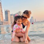 Smriti Khanna Instagram - No, she doesn’t sell seashells on the seashore .. just collects them and puts them back in the sea 🐚 #MagicalDays with #favorites Palm Beach, Dubai