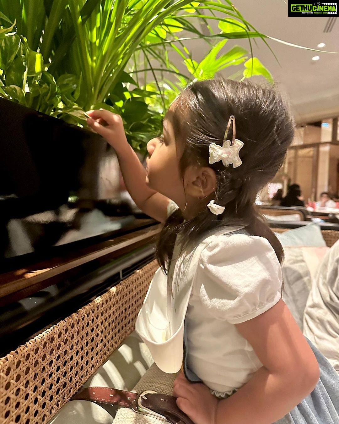 Smriti Khanna Instagram - Birthday eve 💫 Wearing @houseofeda Four Seasons Hotel Singapore