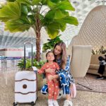 Smriti Khanna Instagram - Here we go!! #TakeMeToParadise #BirdParadise @mandaiwildlifereserve Travel partner @singaporeair Wearing @label_deepikanagpal Luggage @delseyofficial @prpundit #FreeToExplore