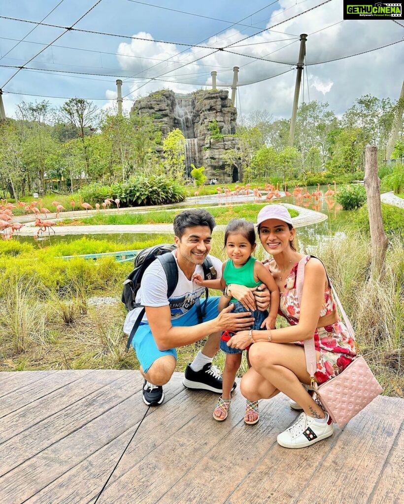 Smriti Khanna Instagram - It was a nostalgic trip and unforgettable experience in the beautiful realm of Bird Paradise in Singapore: The newly opened park has 8 immersive walk-through aviaries with over 3,500 birds. We watched the birds from across the world in their naturally designed habitats. The Wings of the World and Predators on Wings presentations at the Sky Amphitheatre left us in sheer amazement. You can also stand a chance to win a flight to Singapore and experience the all-new Bird Paradise at Mandai Wildlife Reserve. Head over to the pinned contest post on @mandaiwildlifereserve to join before the contest ends on 7 August. #TakeMeToParadise #BirdParadise @visit_singapore