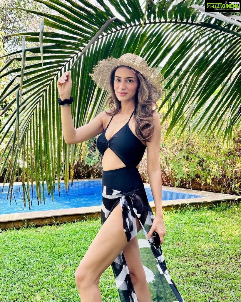 Smriti Khanna Instagram - When in Goa .. . 👙@kairesortwear 📍 @amaliagoa Amalia by Tellado