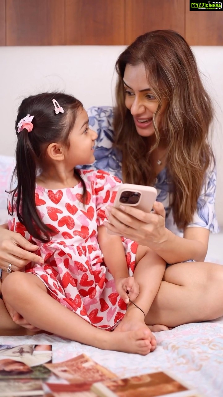 Smriti Khanna Instagram - #Ad This Summer, turn the Cricket season into masti season for our little ones! Get a Cadbury Gems pack, scan, play, score runs, and win a trip to Singapore. Itโs like a cricket match in our living room, and you can also win exciting prizes daily! Join the fun at www.gemscricket.in now! ๐๐ช๐๐๐ซ๐ฎ๐๐ฒ๐ #GemsCricket #CadburyGems #CricketSeason #MastiSeason #PlayandWin