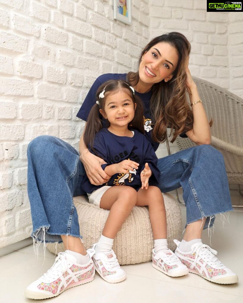 Smriti Khanna Instagram - Mother’s Day made special with these twinning shoes and outfits from Onitsuka Tiger’s latest Collection @OnitsukaTigerOfficial @OnitsukaTigerIndia #OnitsukaTigerIndia . . . @prpundit