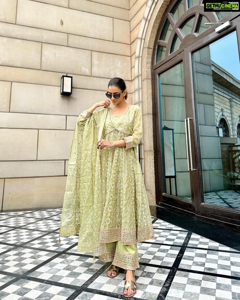 Smriti Khanna Instagram - Post wedding shenanigans 👻 The Leela Palace New Delhi