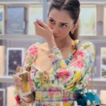 Smriti Khanna Instagram - Fragrance Wardrobing Masterclass with @memo.paris at @tirabeauty The whole session took me through a range of fragrances from @memo.paris and taught me how we can build a collection of scents to complement the season, a special occasion, outfits or even your mood of the day. @mdpindofficial Wearing @aliceandolivia